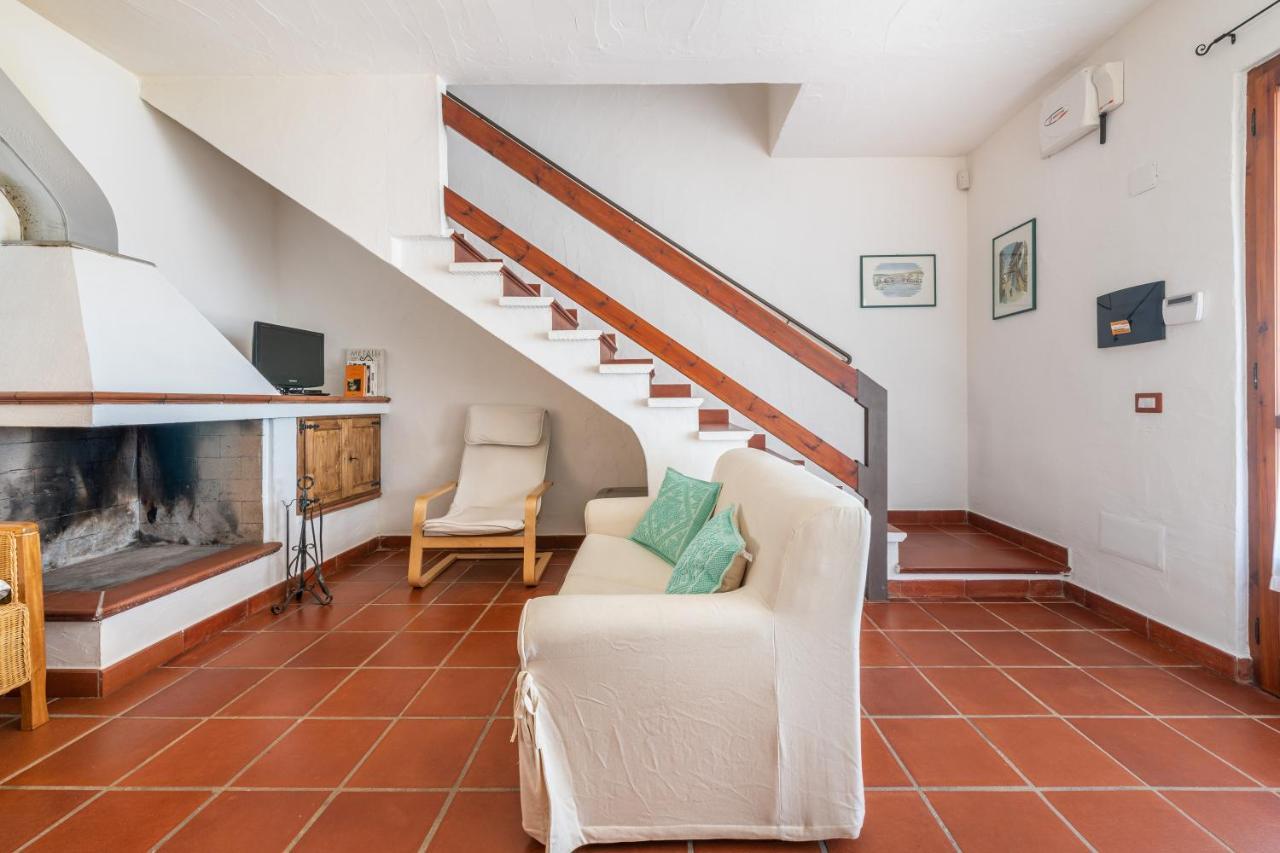 Damiano Holiday House Porto Columbu - Perd'E Sali Esterno foto