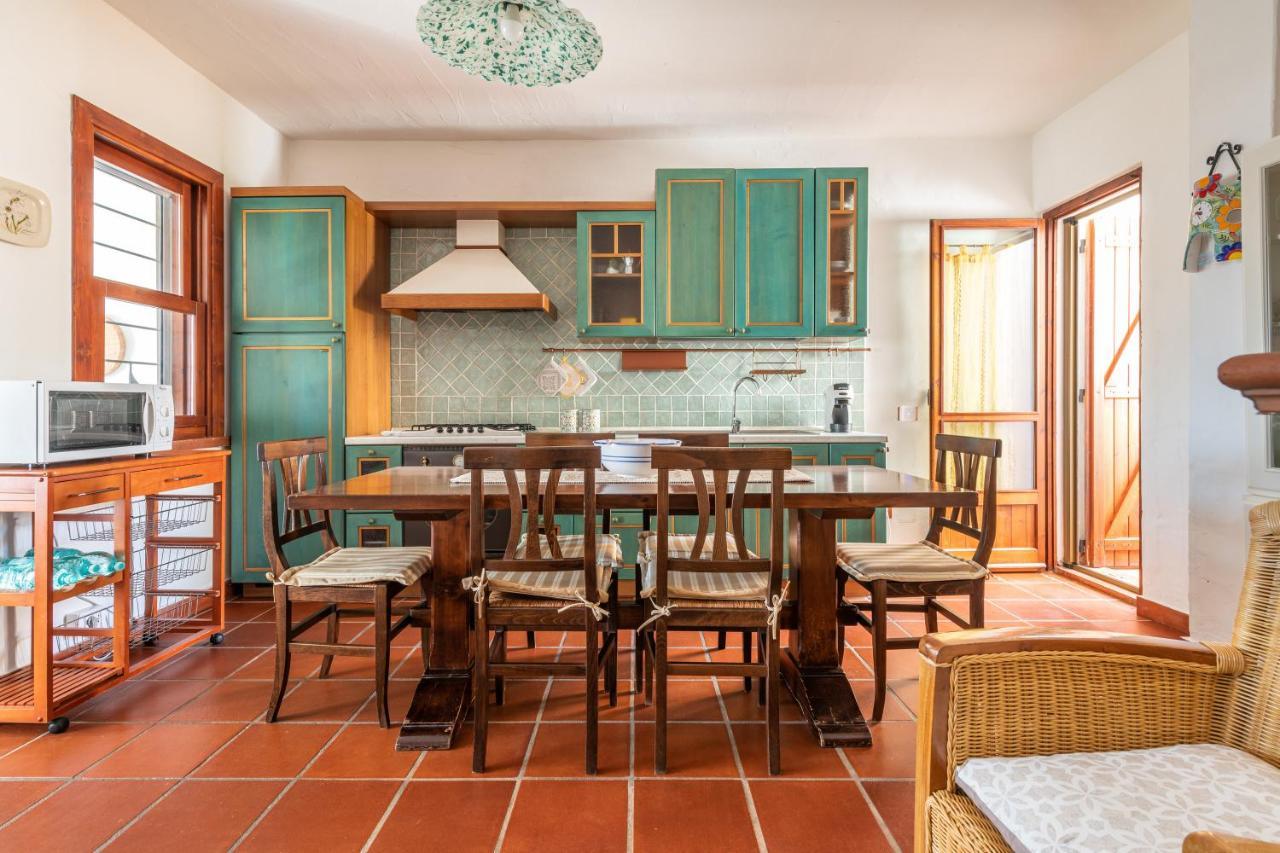 Damiano Holiday House Porto Columbu - Perd'E Sali Esterno foto