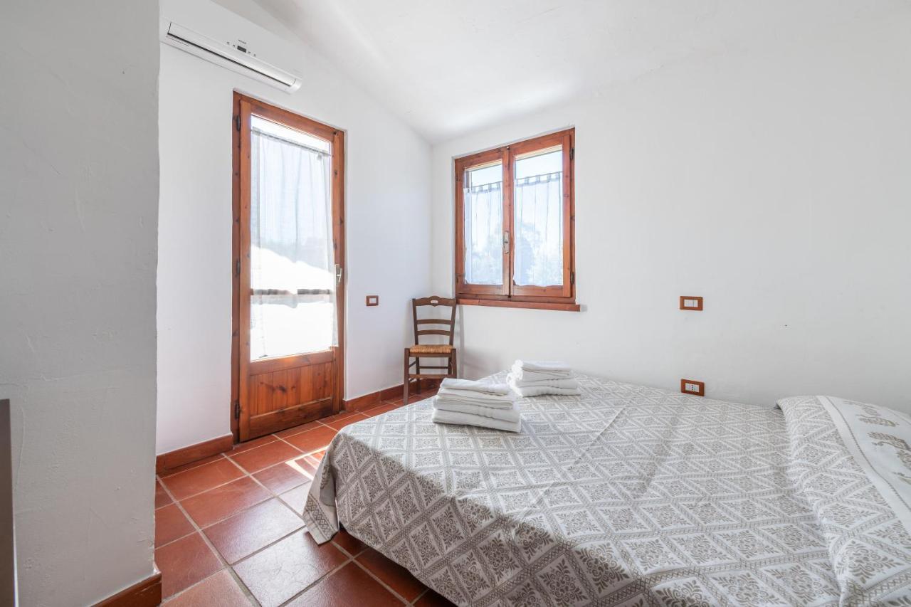 Damiano Holiday House Porto Columbu - Perd'E Sali Esterno foto