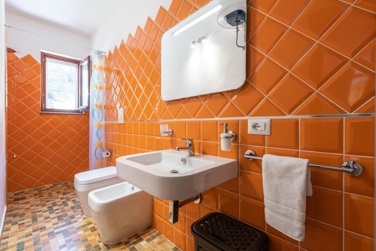 Damiano Holiday House Porto Columbu - Perd'E Sali Esterno foto