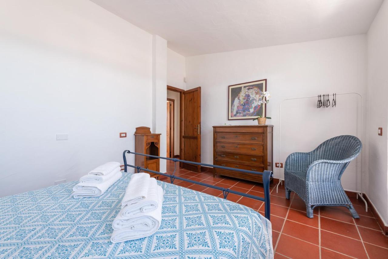 Damiano Holiday House Porto Columbu - Perd'E Sali Esterno foto